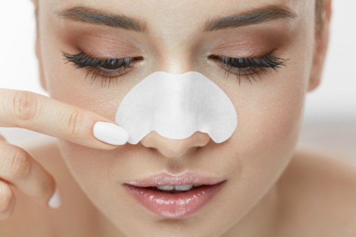 Beauty-Skin-Care.-Beautiful-Sexy-Girl-Applying-White-Nose-Patch-On-Facial-Skin.