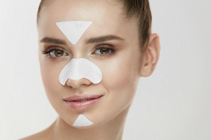 Woman-Beauty-Face-With-Mask.-Closeup-Of-Beautiful-Young-Female-With-Cleansing-Patches-For-T-Zone-On-Face.
